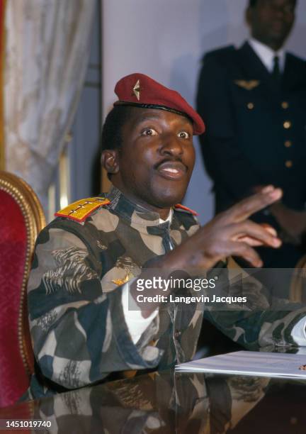 Thomas Sankara, le président de Burkina Faso à une conférence de presse internationale sur l’arbre et la forêt à l’hôtel Crillon à Paris.