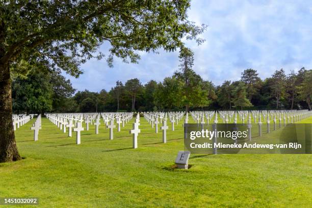 the american war cemetery, omaha beach, normandy, france. - plaque commémorative photos et images de collection