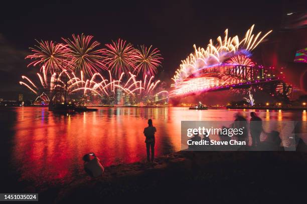 sydney fireworks - sydney fireworks stock pictures, royalty-free photos & images