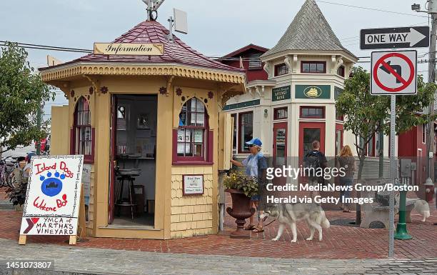 Oak Bluffs, MA)A sign welcoming Bo, President Barak Obama's dog, sits outside the Oaks Bluffs information booth as Bonnie Nadeau, of Taunton, and her...