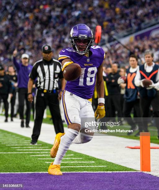 Justin Jefferson of the Minnesota Vikings catches the ball for a touchdown in the fourth quarter of the game against the Indianapolis Colts at U.S....