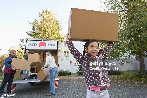 germany, bavaria, grobenzell, family with cardboard box for moving house - portare sulla testa foto e immagini stock