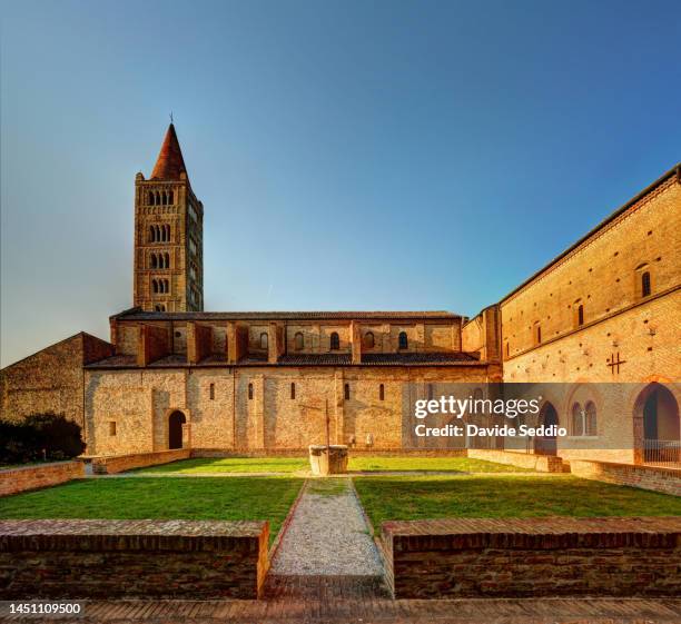 side view of the church of the medieval abbey of pomposa - abbey of montserrat stockfoto's en -beelden