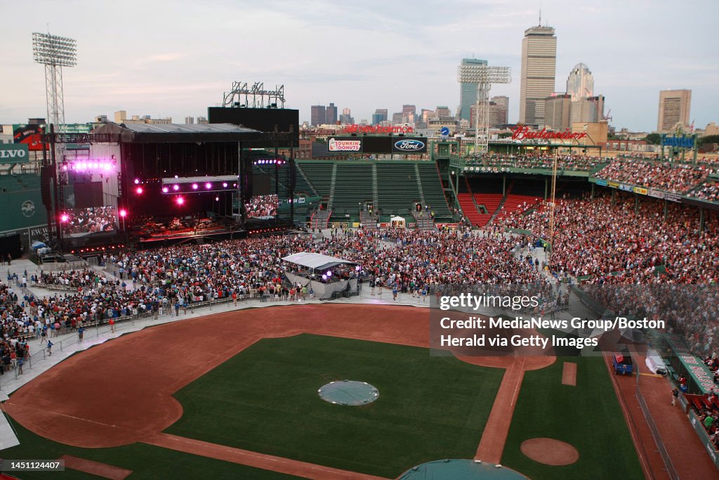 Boston, MA - Bruce Springsteen and the E Street Band play Fenway Park ...