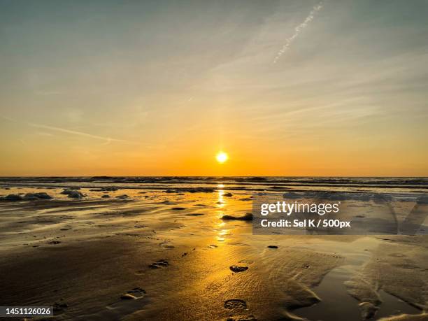 scenic view of sea against sky during sunset,ostend,belgium - belgische kust stockfoto's en -beelden