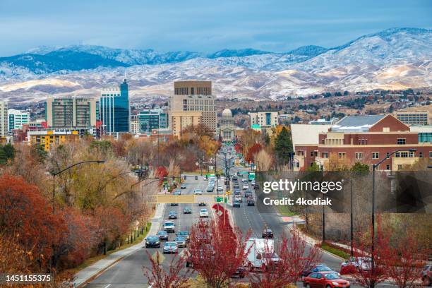 boise, idaho en el centro con la primera nevada - idaho fotografías e imágenes de stock