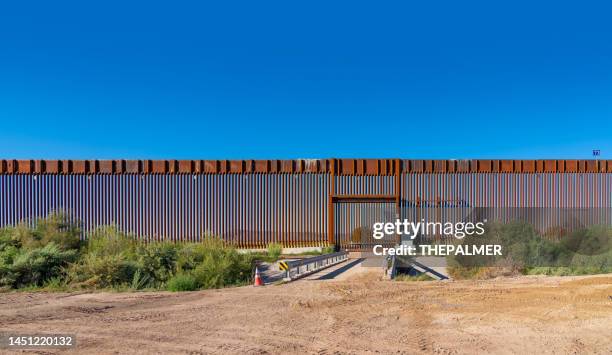 el muro - estados unidos-méxico - sur de eeuu fotografías e imágenes de stock