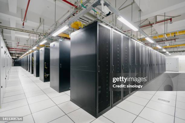 cloud computing server room - big data storage stock-fotos und bilder