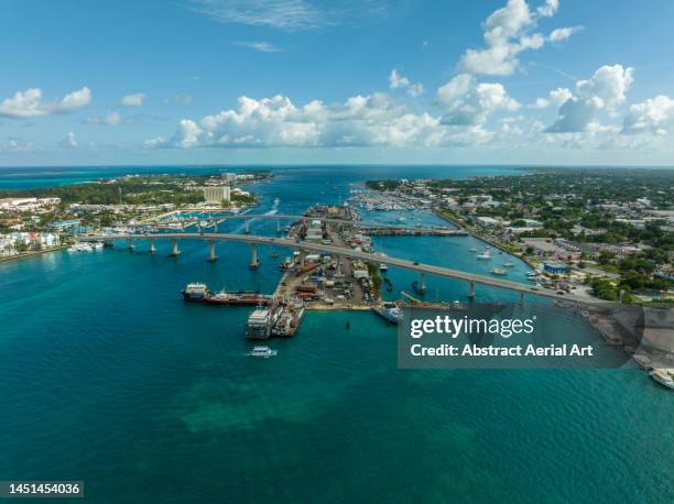 paradise island bridge photographed from an aerial perspective, bahamas - bahamas city stock pictures, royalty-free photos & images