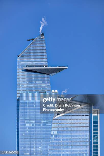 view of the edge viewing platform as seen from the high line on the west side of manhattan - midtown stock-fotos und bilder