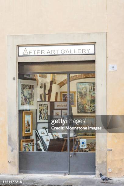 after art gallery on piazza sant'elisabetta at florence in tuscany, italy - storefront-for-art-and-architecture stock pictures, royalty-free photos & images