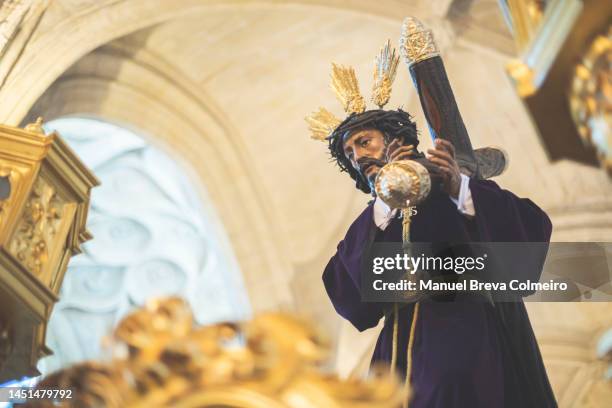jesus christ sculpture in cádiz - religiöses fest stock-fotos und bilder
