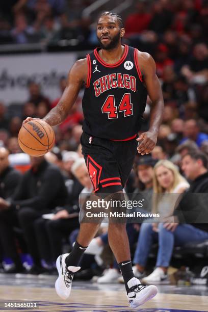 Patrick Williams of the Chicago Bulls dribbles against the New Orleans Pelicans during the second half at United Center on November 09, 2022 in...