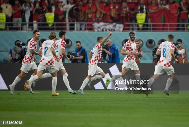 Josko Gvardiol of Croatia celebrates scoring a goal with team mates Ivan Perisic, Lovro Majer, Marko Livaja, Andrej Kramaric and Mateo Kovacic during...