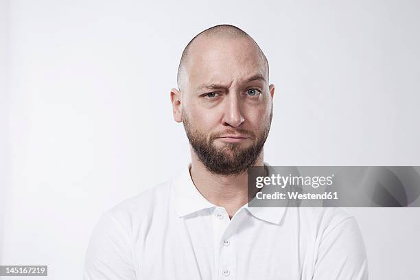 man with sceptic look, portrait - raised eyebrows imagens e fotografias de stock