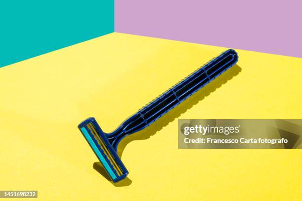 disposable razor - razor stock pictures, royalty-free photos & images