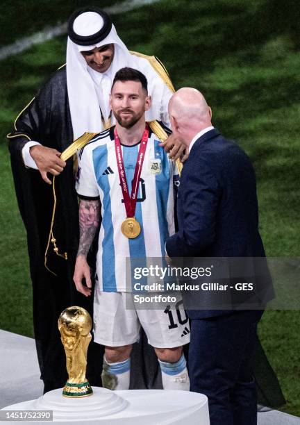 Lionel Messi of Argentina receives a bisht from Sheikh Tamim bin Hamad Al Thani , Emir of Qatar, and FIFA President Gianni Infantino prior to the...