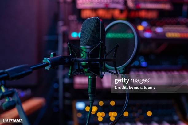 microphone in a professional recording or radio studio - radio hardware audio imagens e fotografias de stock