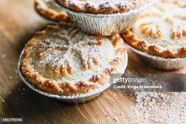 mince pies - mince pie stock pictures, royalty-free photos & images