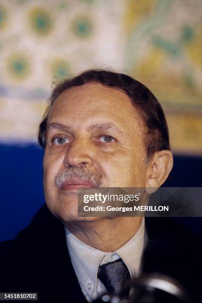 Portrait d'Abdelaziz Bouteflika lors de son éléction à la présidence d'Algérie le 16 avril 1999