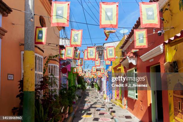 typical street of the getsemani neighborhood in cartagena de indias - cartagena de indias bildbanksfoton och bilder