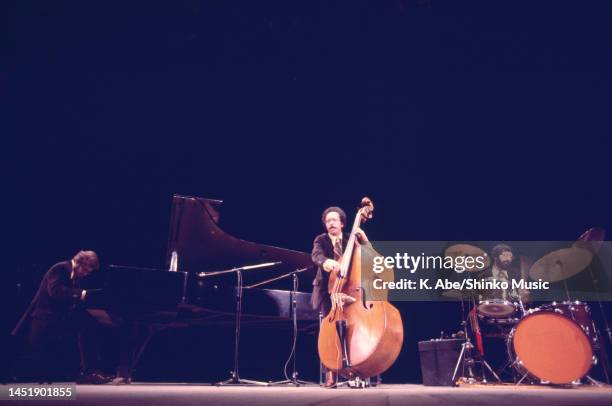 Bill Evans plays the piano with Eddie Gomez and Eliot Zigmund, Shinjuku Kosei Nenkin Hall, Tokyo, Japan, 23 January 1976.