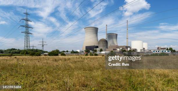 nuclear power plant gundremmingen (bavaria, germany) - cooling tower stockfoto's en -beelden