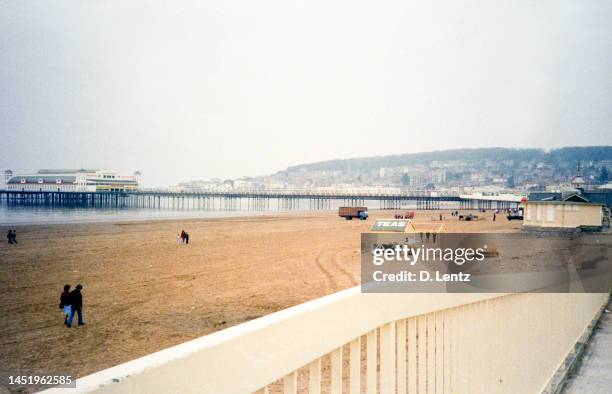 1980s grand pier at weston-super-mare beach - 1980 stock pictures, royalty-free photos & images