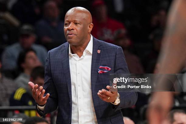 Head coach Mike Anderson of the St. John's Red Storm during the game against the Syracuse Orange in the championship game of the Empire Classic at...