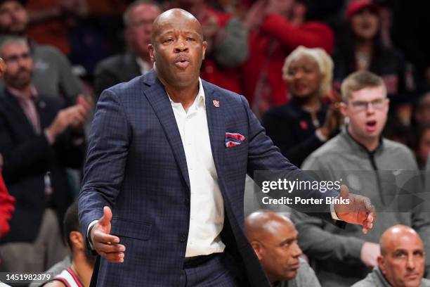Head coach Mike Anderson of the St. John's Red Storm during the game against the Syracuse Orange in the championship game of the Empire Classic at...