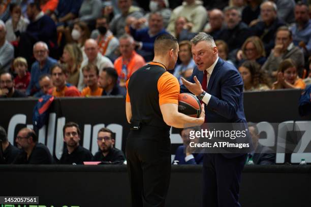Referee and Sarunas Jasikevicius coach of FC Barcelona in action during the J15 Turkish Airlines Euro league match between Valencia Basket and FC...