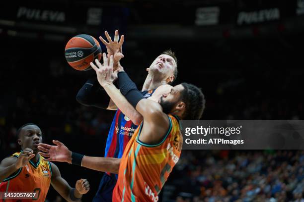 Jan Vesely of FC Barcelona and James Web of Valencia basket in action during the J15 Turkish Airlines Euro league match between Valencia Basket and...