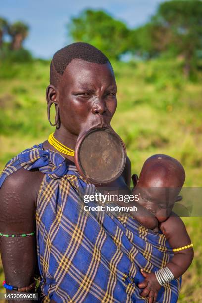 porträt der frau von common newt, äthiopien, afrika  - daily life in ethiopia stock-fotos und bilder