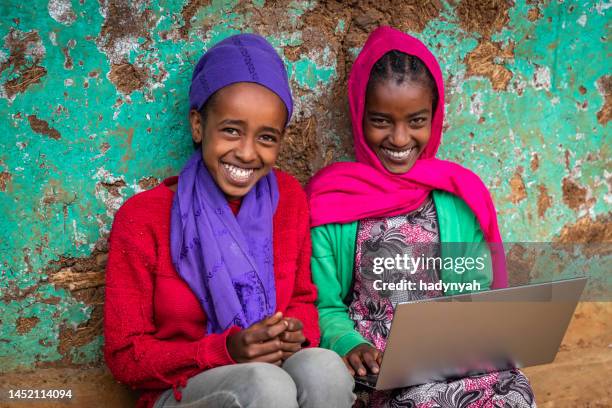 young african girls using laptop, east africa - ethiopië stockfoto's en -beelden