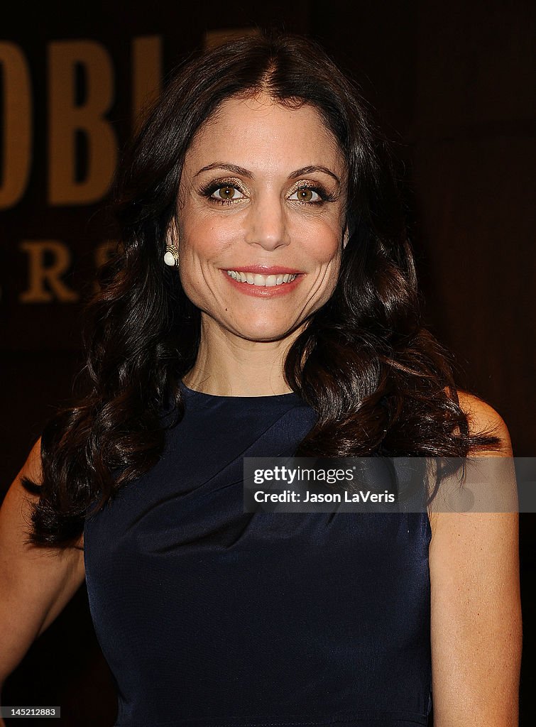 Bethenny Frankel Signs Copies Of Her New Book "Skinnydipping"
