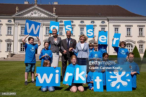 Former German First Lady Bettina Wulff , Juergen Heraeus, chairman of UNICEF Germany , and current German First Lady Daniela Schadt pose surrounded...