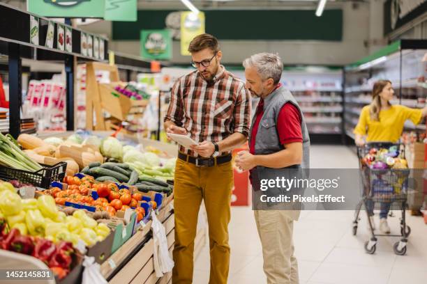 grocery store manager training new male employee - store manager stock pictures, royalty-free photos & images