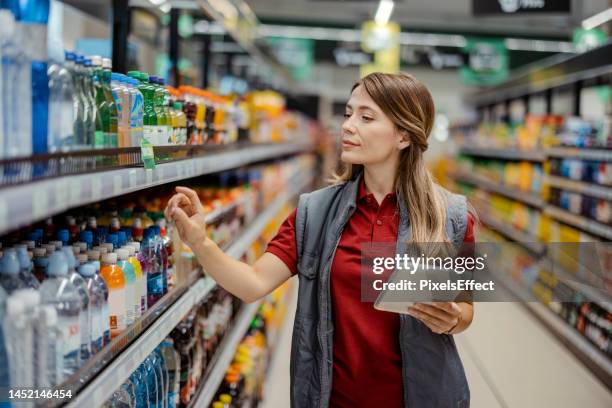 female supermarket staff - groceries tablet stock pictures, royalty-free photos & images