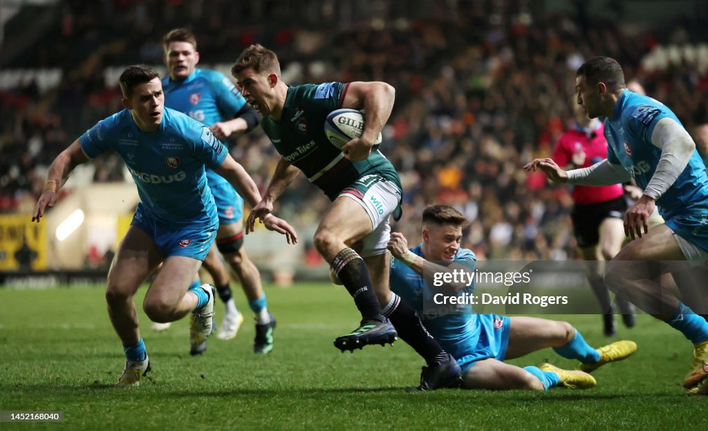 Tigers Rugby Guy Porter of Leicester Tigers charges upfield to score their first ...