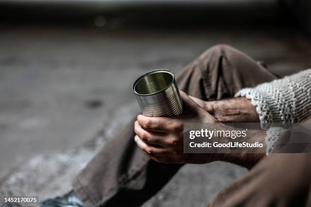 begging - homeless person stockfoto's en -beelden