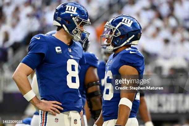 Daniel Jones and Saquon Barkley of the New York Giants speak on the field during the first half of the game against the Minnesota Vikings at U.S....