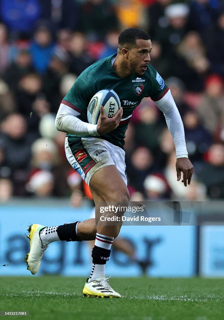 Leiscter Rugby Anthony Watson of Leicester Tigers runs with the ball during the ...