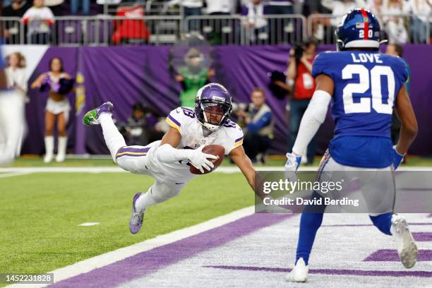Justin Jefferson of the Minnesota Vikings catches a touchdown pass against the New York Giants during the fourth quarter of the game at U.S. Bank...