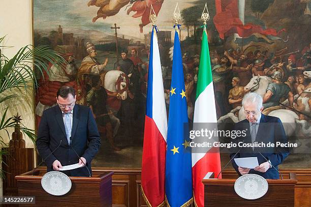 Italian Prime Minister Mario Monti and Czech Republic Prime Minister Petr Necas attend a press conference at Palazzo Chigi on May 24, 2012 in Rome,...