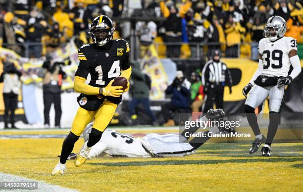 George Pickens of the Pittsburgh Steelers scores a touchdown during the fourth quarter against the Las Vegas Raiders at Acrisure Stadium on December...