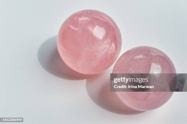 crystal rose quartz sphere - rose quartz stock pictures, royalty-free photos & images