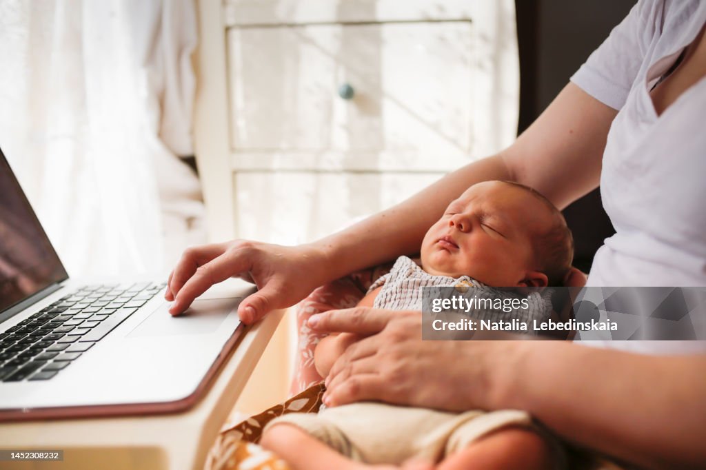 https://media.gettyimages.com/id/1452308232/photo/mom-with-laptop-surf-on-internet-while-newborn-sleeps-on-her-lap-baby-in-reusable-cloth-baby.jpg?s=1024x1024&w=gi&k=20&c=lvB2IIMQJWxCEju71IQbtCMuVx8TWNE-rJ36kmZlwIc=