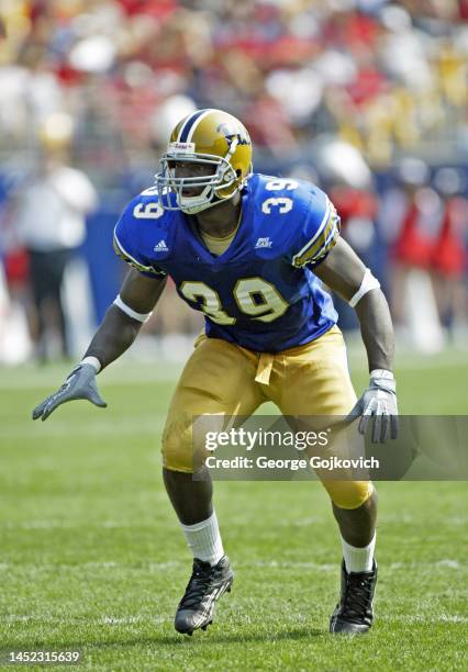 Linebacker Derron Thomas of the University of Pittsburgh Panthers pursues the play against the Youngstown State Penguins during a college football...