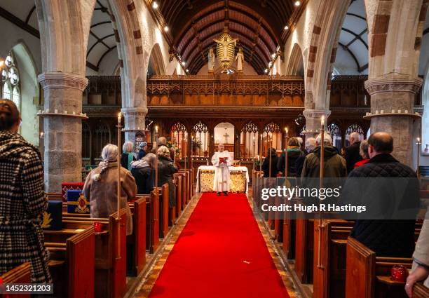 Communion Congregation Holy Communion Service Photos and Premium High Res Pictures - Getty Images
