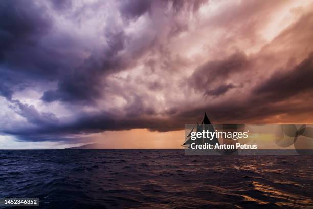 beautiful sailboat at sunset in a stormy sea - bateau 3 mats photos et images de collection